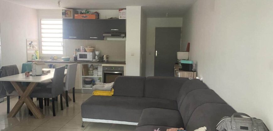 A vendre un lumineux appartement T3 de 59.31m2 au centre ville de la Possession