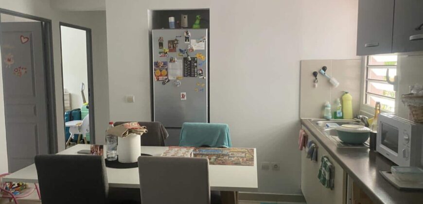 A vendre un lumineux appartement T3 de 59.31m2 au centre ville de la Possession