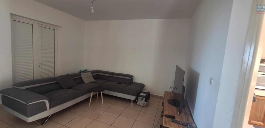 A louer une grande villa F4 de 105.58m2 dans le secteur résidentiel sur la commune de Saint Benoit