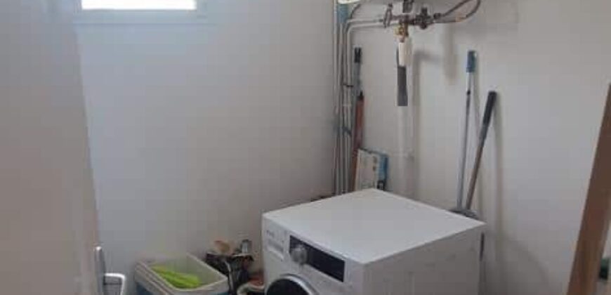 A louer une grande villa F4 de 105.58m2 dans le secteur résidentiel sur la commune de Saint Benoit