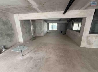 A vendre un local professionnel de 97m2 situé dans une résidence de standing à Saint Denis