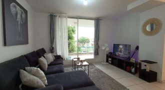 En vente un appartement T2 avec varangue et parking à Saint André En vente un appartement T2 avec varangue et parking à Saint André
