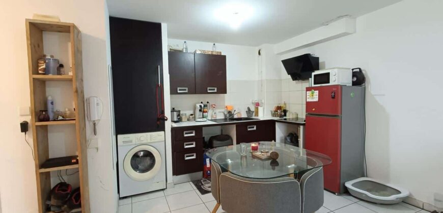 En vente un appartement T2 avec varangue et parking à Saint André