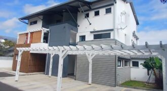 A louer un spacieux appartement F4 de 98.73m2 à Saline les Hauts A louer un spacieux appartement F4 de 98.73m2 à Saline les Hauts