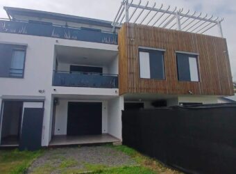 A louer un bel appartement de type F3 avec jardin à la Saline Les Hauts