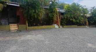 À vendre un ensemble de 7 appartements de plain-pied situé à Saint Gilles Les Bains À vendre un ensemble de 7 appartements de plain-pied situé à Saint Gilles Les Bains