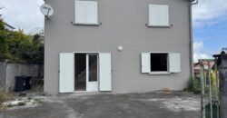 À louer une charmante villa de type F3 entièrement rénovée située au Tampon