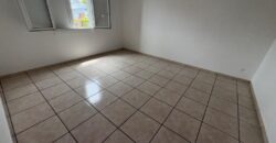 À louer une charmante villa de type F3 entièrement rénovée située au Tampon