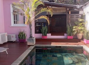 En vente une ravissante villa T4 avec piscine située dans la station balnéaire de Saint Pierre