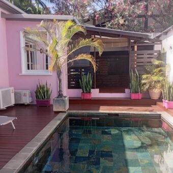 En vente une ravissante villa T4 avec piscine située dans la station balnéaire de Saint Pierre