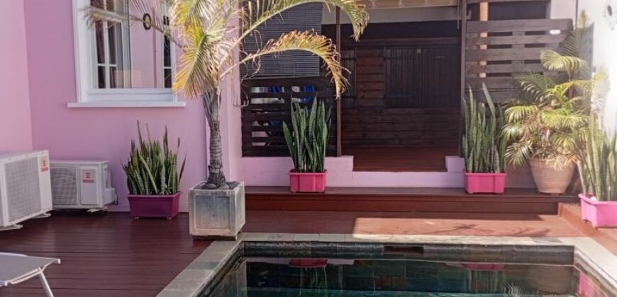 En vente une ravissante villa T4 avec piscine située dans la station balnéaire de Saint Pierre