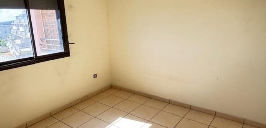 En vente un appartement T3 dans une résidence proche des commodités à Sainte Clotilde