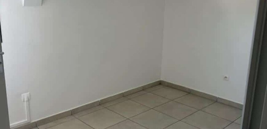 À louer un appartement T2 de 32.69 m2 situé en plein centre de Saint Louis