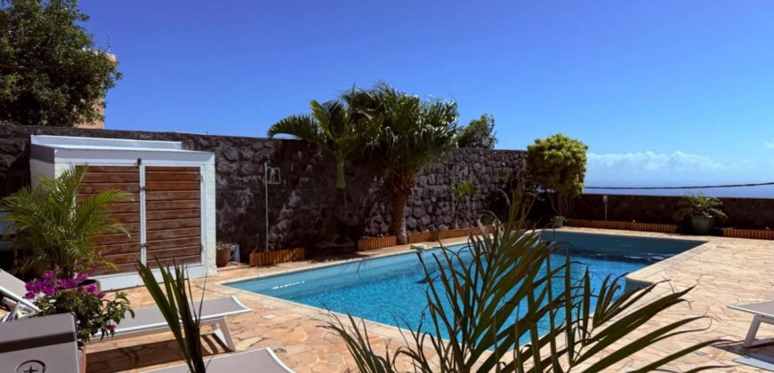 A vendre une charmante villa de 226m2 avec piscine dans un environnement paisible à La Montagne, Saint Denis