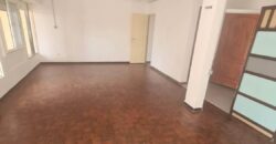 A louer un local commercial de 50m2 situé dans le secteur Cambuston à Saint André