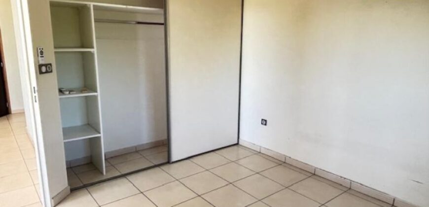 En vente un appartement T3 dans une résidence proche des commodités à Sainte Clotilde