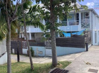 À louer un superbe appartement T3 en duplex situé au sein de la résidence sécurisée à Ravine des Cabris