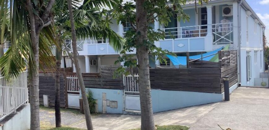 À louer un superbe appartement T3 en duplex situé au sein de la résidence sécurisée à Ravine des Cabris
