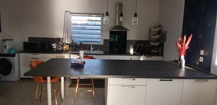 Location d’une charmante villa de type F4 avec jardin à Saline les Hauts