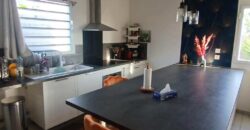 Location d’une charmante villa de type F4 avec jardin à Saline les Hauts