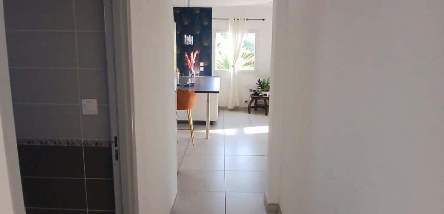 Location d’une charmante villa de type F4 avec jardin à Saline les Hauts