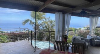 En vente une villa d’architecte de 220m2 avec jardin et piscine à Saint-Leu dans le secteur Grand Fond – Stella.