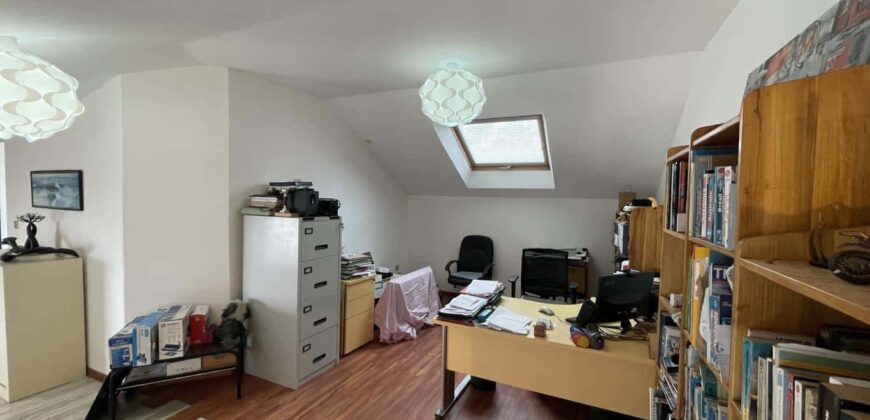 En vente une villa d’architecte de 220m2 avec jardin et piscine à Saint-Leu dans le secteur Grand Fond – Stella.