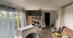 En vente une villa d’architecte de 220m2 avec jardin et piscine à Saint-Leu dans le secteur Grand Fond – Stella.