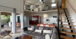 En vente une villa d’architecte de 220m2 avec jardin et piscine à Saint-Leu dans le secteur Grand Fond – Stella.
