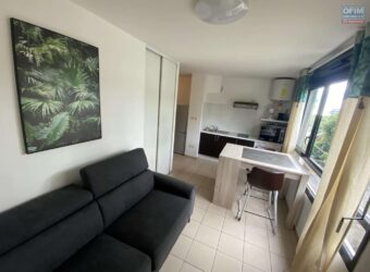 A louer un studio meublé de 23.99m2 dans le rampes de St François à Saint Denis