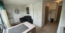 A louer un studio meublé de 23.99m2 dans le rampes de St François à Saint Denis