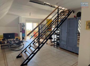À vendre superbe appartement duplex de type F3 d’environ 83 m2 situé à Trois Mares au Tampon