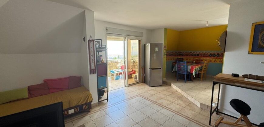 À vendre superbe appartement duplex de type F3 d’environ 83 m2 situé à Trois Mares au Tampon