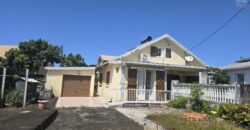 A vendre une maison d’environ 130m2 sur un terrain plat de plus de 700m2 dans le secteur de Petit Bazar à Saint André