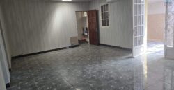 A vendre une maison d’environ 130m2 sur un terrain plat de plus de 700m2 dans le secteur de Petit Bazar à Saint André