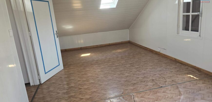 A vendre une maison d’environ 130m2 sur un terrain plat de plus de 700m2 dans le secteur de Petit Bazar à Saint André