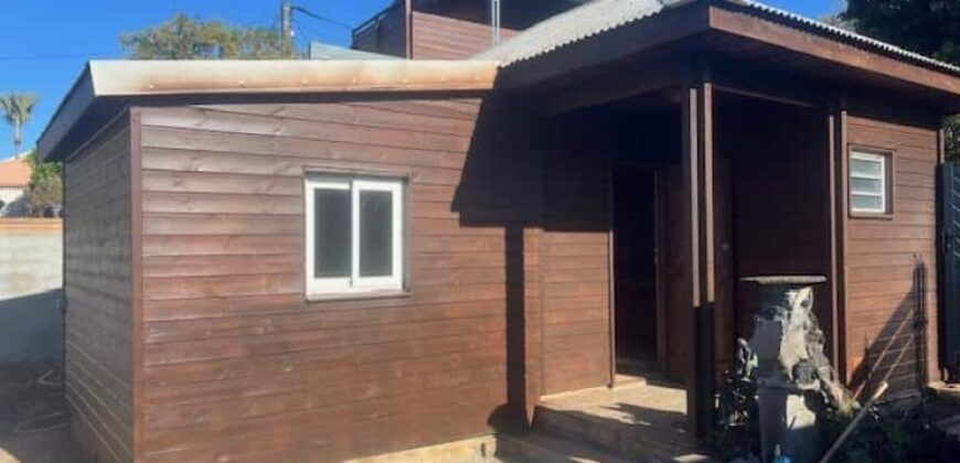 Location une petite maison avec jardin située dans une impasse calme aux Avirons