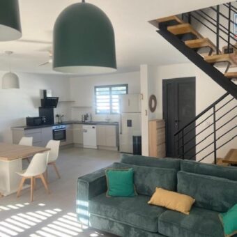 Superbe villa T4 meublée à louer située en plein centre-ville de l’Étang-Salé les Hauts
