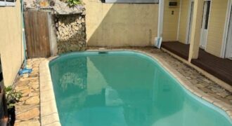 Louez cette superbe villa T5 en duplex située dans un quartier calme et résidentiel au Tampon