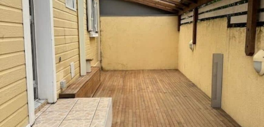Louez cette superbe villa T5 en duplex située dans un quartier calme et résidentiel au Tampon