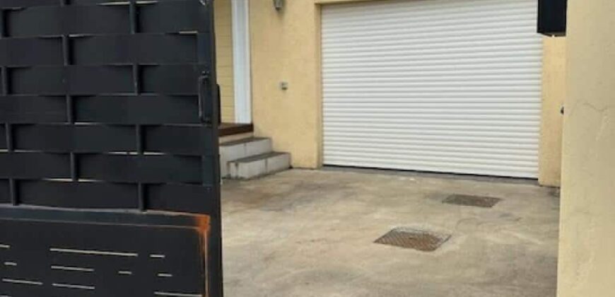 Louez cette superbe villa T5 en duplex située dans un quartier calme et résidentiel au Tampon