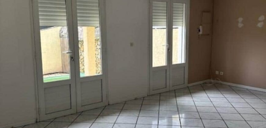Louez cette superbe villa T5 en duplex située dans un quartier calme et résidentiel au Tampon