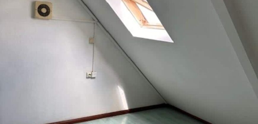 Louez cette superbe villa T5 en duplex située dans un quartier calme et résidentiel au Tampon