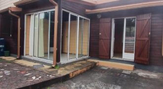 En vente une maison bourbon bois de type F4 située au Guillaume Saint Paul En vente une maison bourbon bois de type F4 située au Guillaume Saint Paul