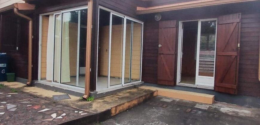 En vente une maison bourbon bois de type F4 située au Guillaume Saint Paul