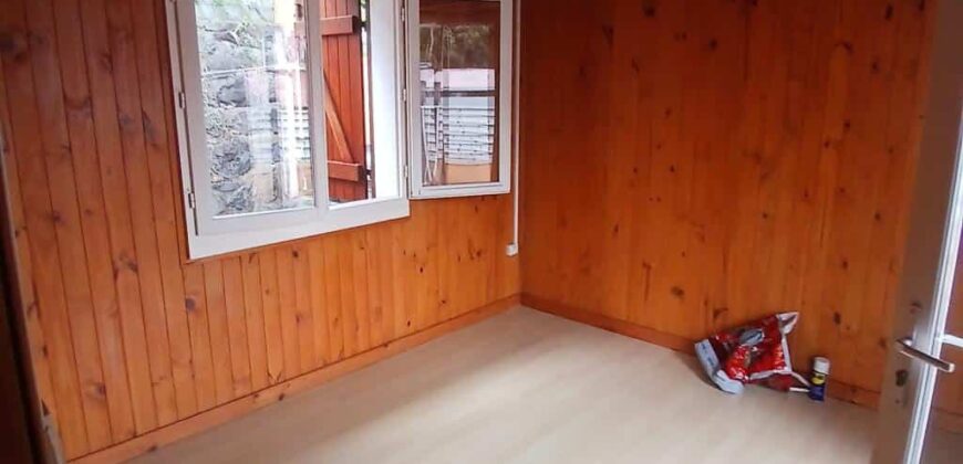 En vente une maison bourbon bois de type F4 située au Guillaume Saint Paul