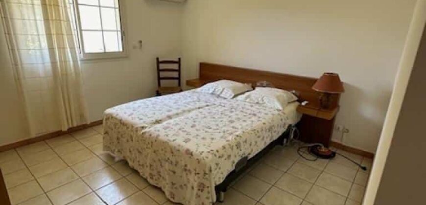 À louer charmante maison T4 meublée située dans le quartier calme de Terre Sainte-Pierre