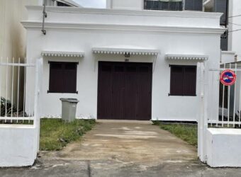 À louer à Saint-Denis une grande villa avec local professionnel indépendant idéale profession libérale