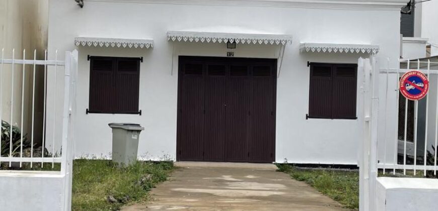 À louer à Saint-Denis une grande villa avec local professionnel indépendant idéale profession libérale