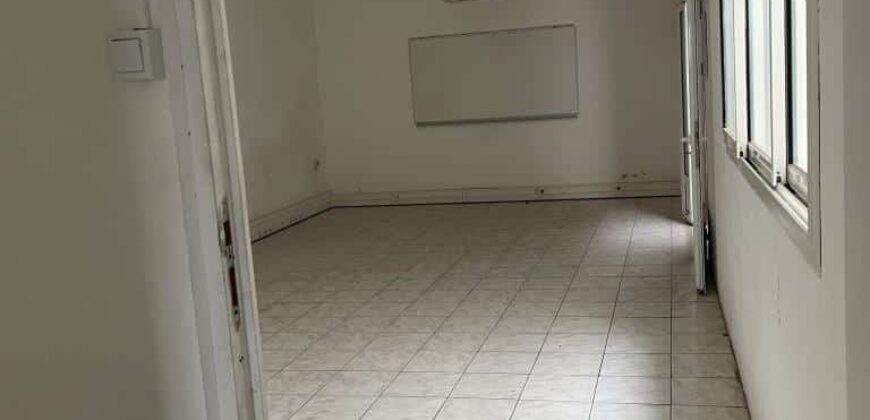 À louer à Saint-Denis une grande villa avec local professionnel indépendant idéale profession libérale